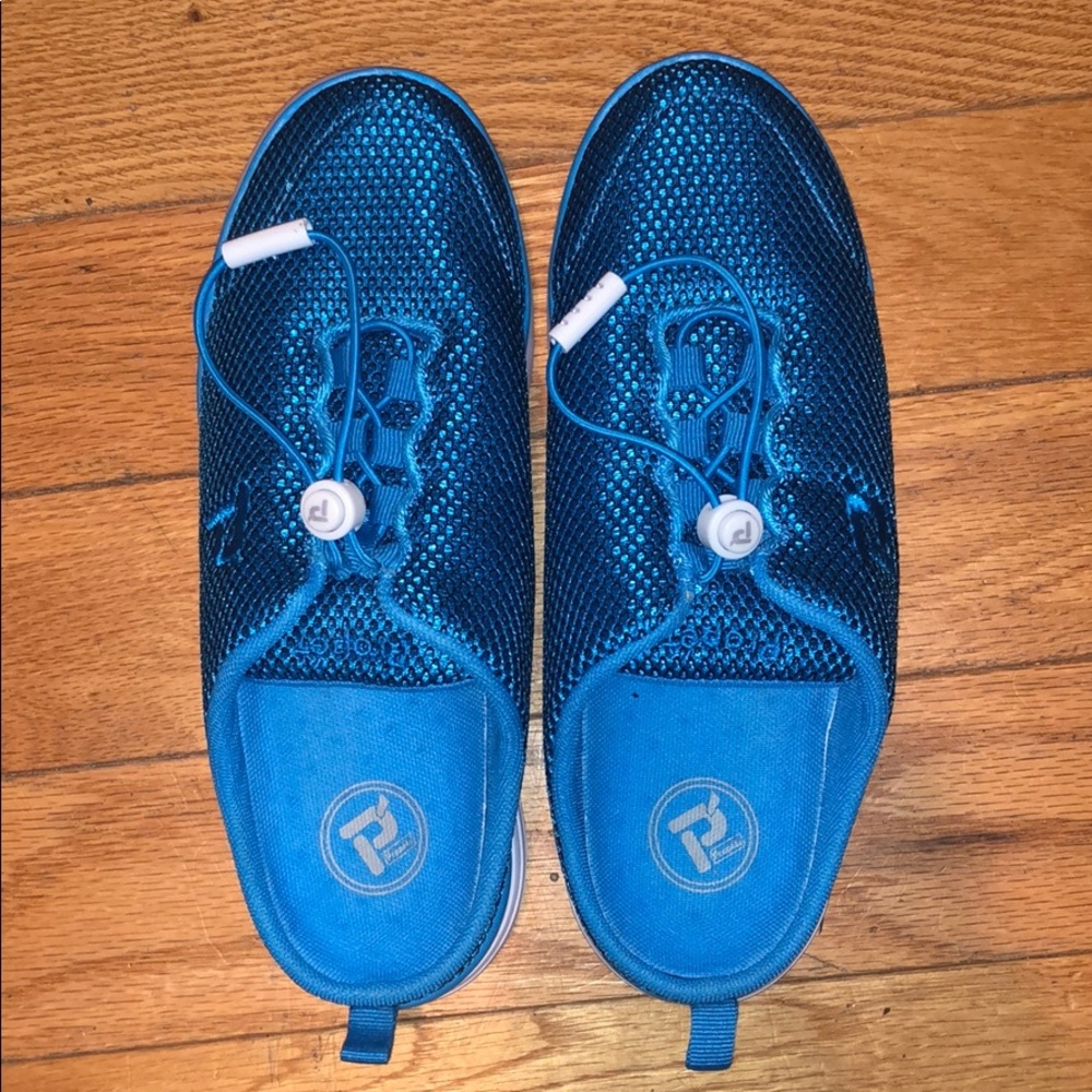 Propét Slip on Sneakers